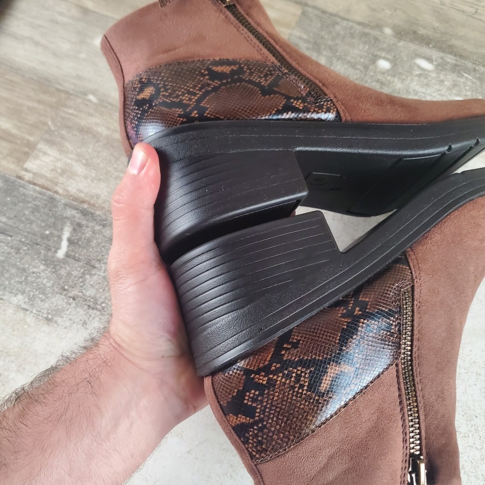 Bzees Outgoing Womens Ankle Booties Sz 8.5 W Mustang Suede Comfort Side‎ Zipper - Picture 10 of 13